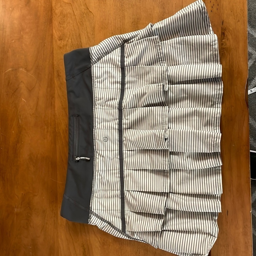 LULULEMON Ruffled Back Skort Size 10 - Picture 7 of 10